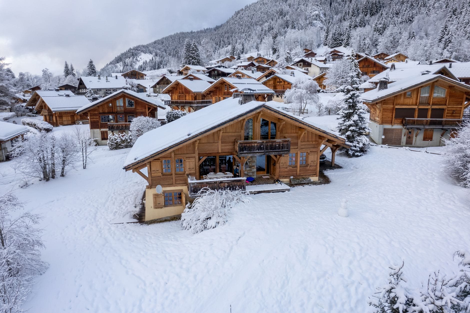 chalet en bois les gets facade